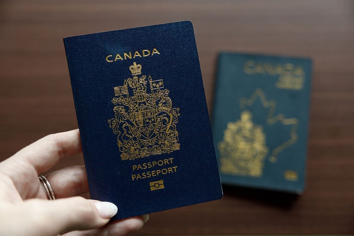 Canada launches online passport renewals