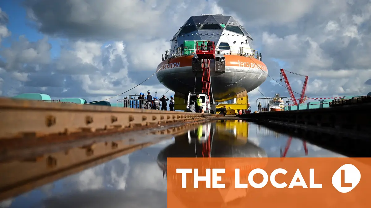 Floating igloo leaves France for polar exploration mission