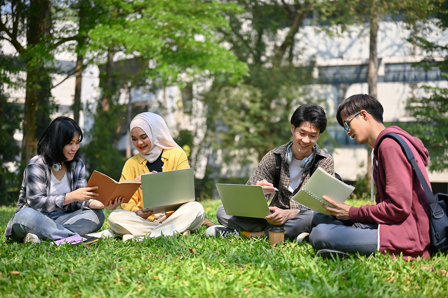 Starting University Mid-Year? Here's How to Catch Up Socially
